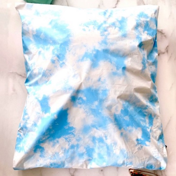 10 19X24 Poly Mailers Cloud Tye Dye Shipping Envelopes PRICE IS FIRM - Picture 6 of 6
